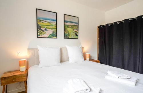 Nesmy House | Cottage N°44, Golf et piscine commune, 2 chambres