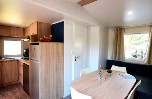 Mezos House | COTTAGE PARKS LE SEN YAN Village Tropical - 3bed mobile home sleeps 6
