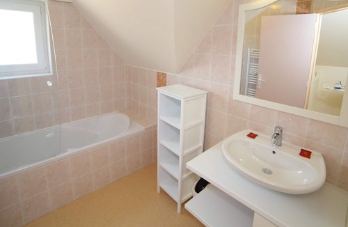 Saint-Evarzec Cottage | Cottage-Standard-Ensuite-Park view