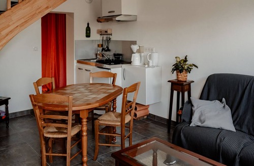 Gelles House | Cottage "Volcans" - 4 people, peaceful, close to Puy-de-Dôme, Vulcania, Lemptegy