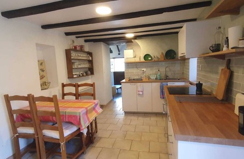 Uhart-Cize Cottage | Cottage with a stream