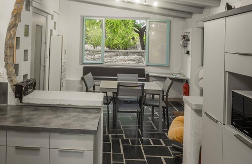Uzer House | Cottage with River Views, Uzer