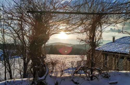Vernet-la-Varenne Cottage | Country cottage near a lake