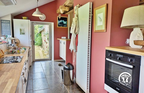 Laigne Cottage | Country house for 8 guests with games and fruit garden