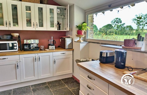 Laigne Cottage | Country house for 8 guests with games and fruit garden