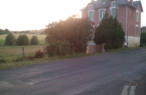 Allanche House | Country House With Garage and Garden