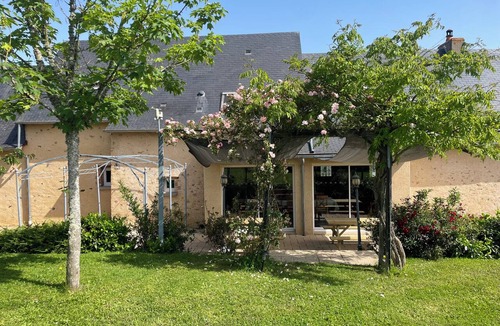 Le Buret House | Country house with jacuzzi, sleeps 15