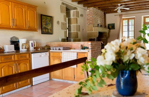 Souvigny Cottage | Countryside cottage with pool and Wifi in Souvigny