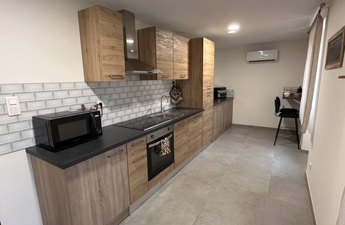Buxieres-les-Mines Cottage | Countryside Cottage in Buxières-les-Mines with Pets Allowed and Parking