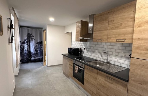 Buxieres-les-Mines Cottage | Countryside Cottage in Buxières-les-Mines with Pets Allowed and Parking