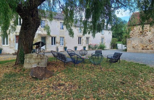 Buxieres-les-Mines Cottage | Countryside Cottage in Buxières-les-Mines with Pets Allowed and Parking
