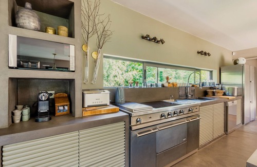 Neuilly-sur-Seine Boat Rental | Countryside in Paris An architect house like an island facing water and nature.