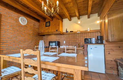 La Perouille Cottage | Countryside Retreat with Garden, Near Lake & Park
