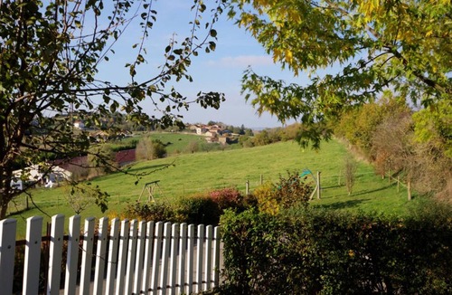 Saint-Heand Cottage | Cozy 2-bedroom cottage with pets allowed in the countryside