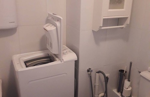 Arette Apartment | Cozy 4-person apartment with ski-in access, dishwasher, washing machine, ski locker, free parking