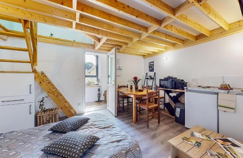 Neuilly-le-Vendin Apartment | Cozy Apartment In Neuilly Le Vendin With Wifi