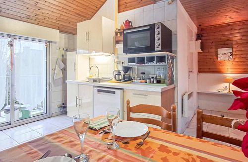 Larmor-Plage Apartment | Cozy apartment in Larmor-plage with WiFi
