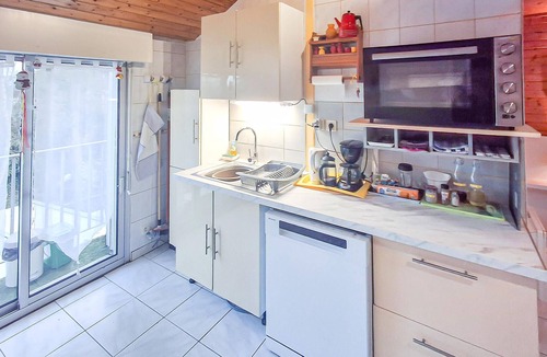 Larmor-Plage Apartment | Cozy apartment in Larmor-plage with WiFi