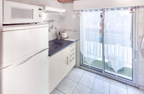 Larmor-Plage Apartment | Cozy apartment in Larmor-plage with WiFi