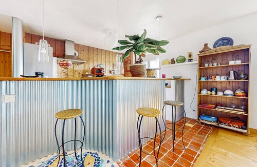 Locmariaquer Apartment | Cozy apartment in Locmariaquer with WiFi