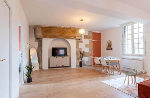 Montlucon Apartment | Cozy apartment in old Town Montluçon, market & restaurants