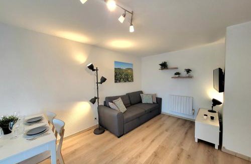 Beaune Apartment | Cozy Apartment Pool View of Cité des Vins