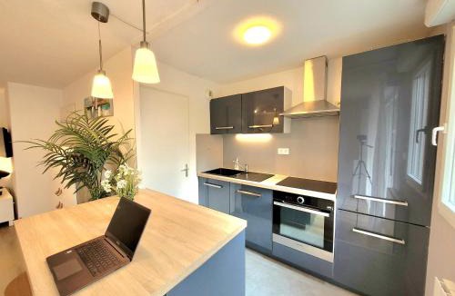 Beaune Apartment | Cozy Apartment Pool View of Cité des Vins