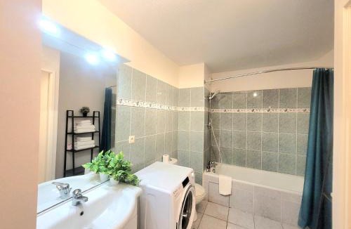 Beaune Apartment | Cozy Apartment Pool View of Cité des Vins