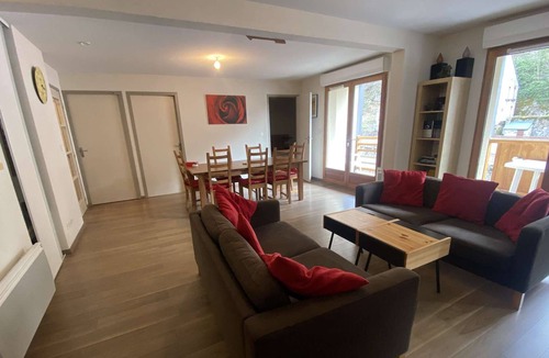 Sers Apartment | Cozy apartment sleeping 8 located near Sers