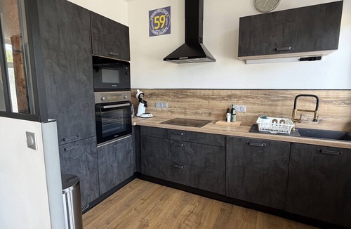 L'Aber Vrac'h Apartment | Cozy apartment with a spacious terrace, close to Aber Wrac'h beach and marina.