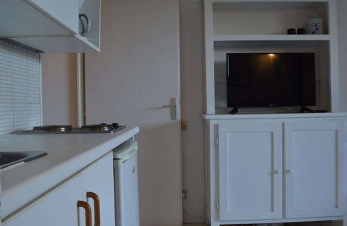 Saint-Cyprien Plage Apartment | Cozy Beachfront Studio with Pool, Parking, and Terrace in Saint Cyprien