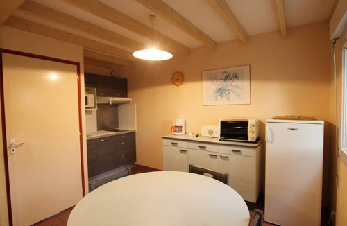Omonville-la-Rogue Cottage | Cozy Beachside Cottage with Terrace, BBQ, and Parking - Pet Friendly!