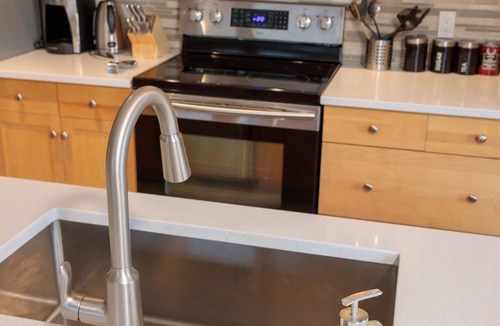 Canmore Condo | Cozy.Bright.Central - Canmore Downtown