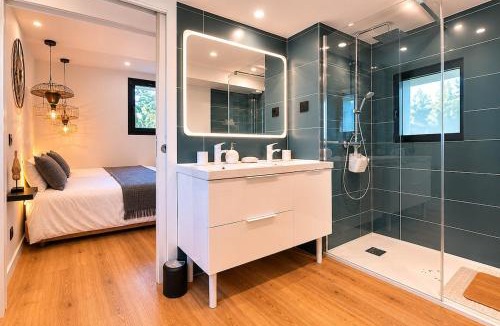 Les Angles Ski Chalet | Cozy chalet with his garden and view of the lake !