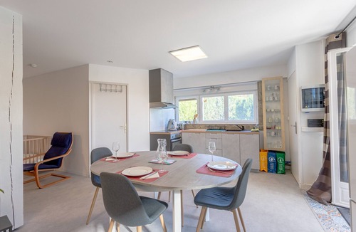 Saint-Martin-d'Arrossa House | Cozy Cottage with Private Terrace, Mountain View & Wi-Fi in Saint-Martin-d'Arrossa