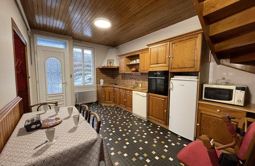 Ferrieres-sur-Sichon Cottage | Cozy cottage with terrace in Montagne bourbonnaise, pets allowed