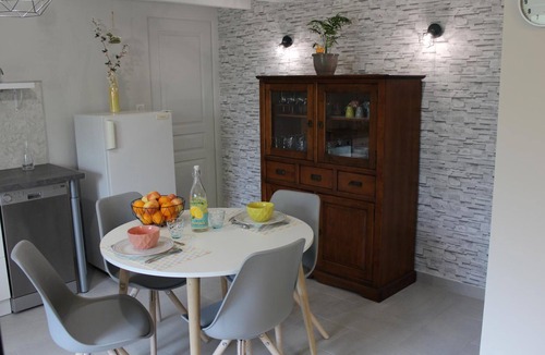 Cherveix-Cubas Cottage | Cozy cottage for 4 with garden and terrace