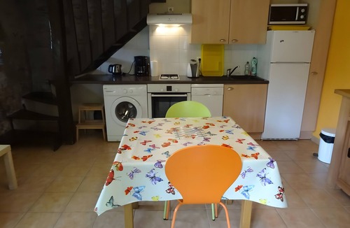 Salles-Curan House | Cozy Cottage with Private Garden and Wi-Fi in Salles-Curan