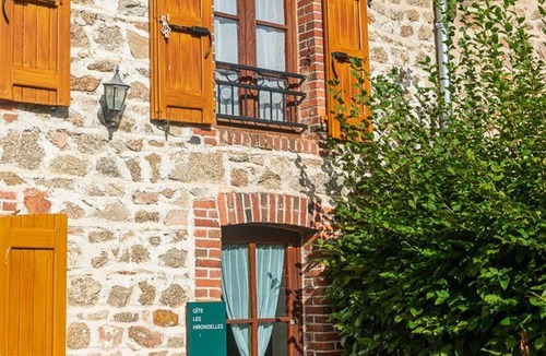 Les Salles Cottage | Cozy gîte for 7 with fireplace and terrace