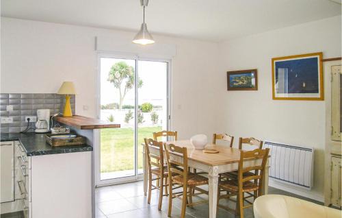 Lanmodez House | Cozy Home In Lanmodez With Wifi