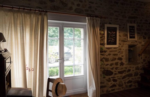 Eculleville Cottage | Cozy house with garden, pets allowed, WiFi in La Hague