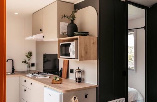 Puy-l'Eveque House | Cozy mobile home, pets allowed - 4 guests
