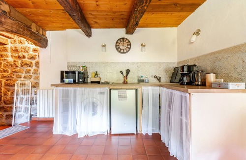 Labastide-sur-Besorgues House | Cozy Retreat with Optional Jacuzzi and Sauna in the Green Ardèche