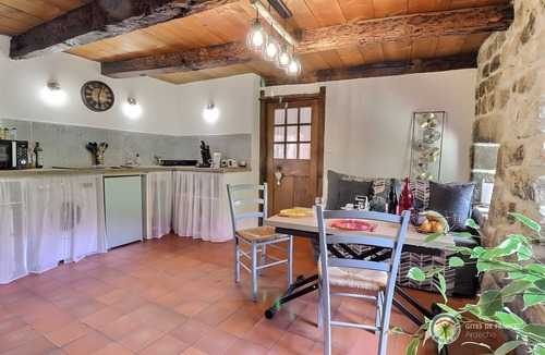 Labastide-sur-Besorgues House | Cozy Retreat with Optional Jacuzzi and Sauna in the Green Ardèche