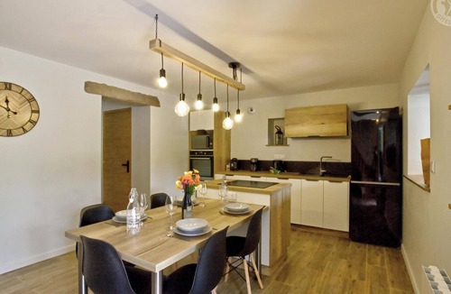 Pouilly-les-Feurs Cottage | Cozy rental with terrace and private jacuzzi