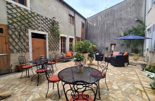 Chateauroux Bed & Breakfast | Cozy Room "Toscane" with Private Bath, 1st Floor, Breakfast Included, Central Châteauroux
