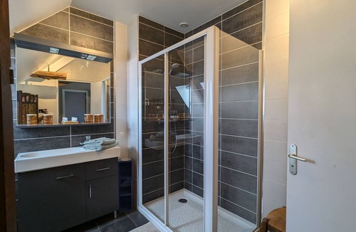 Chateauroux Bed & Breakfast | Cozy room with sitting area and breakfast included