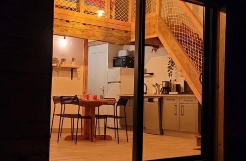 Pouilly-les-Feurs Cottage | Cozy Rustic Cabin for 4 - Pets Allowed