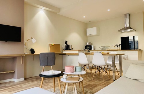 Clermont Ferrand City Centre Apartment | "Cozy spirit" on central plateau