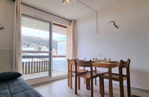 Saint-Etienne-en-Devoluy Apartment | Cozy studio 50m from slopes with Wifi and parking